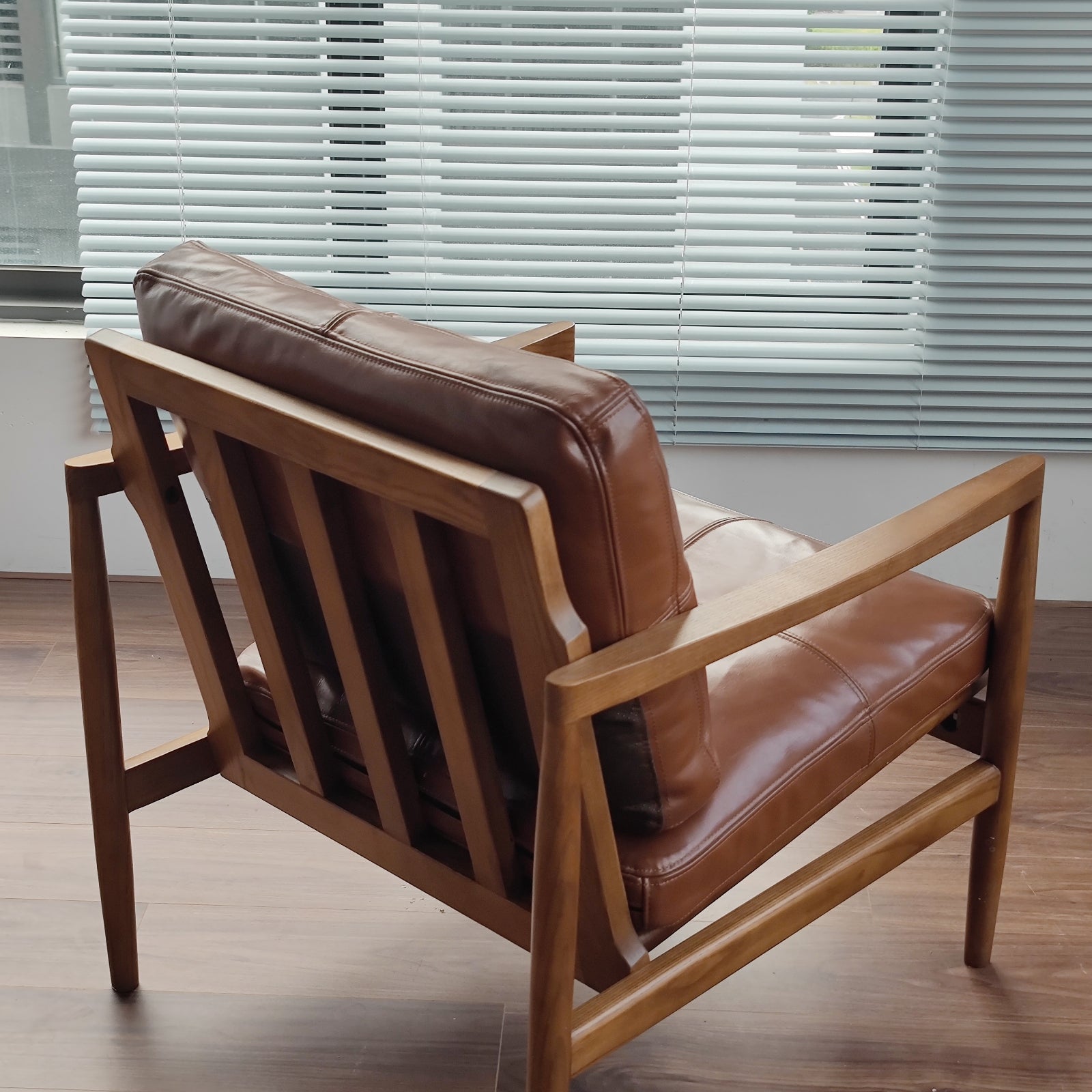 Furnipuzzle Scandinavian Lounge Chair - Dark Wood/Brown Vegan Leather