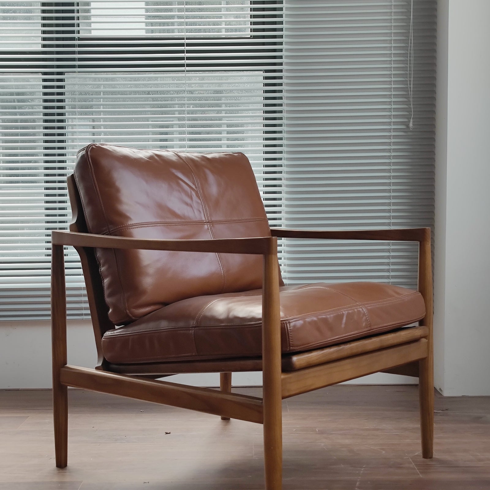 Furnipuzzle Scandinavian Lounge Chair - Dark Wood/Brown Vegan Leather