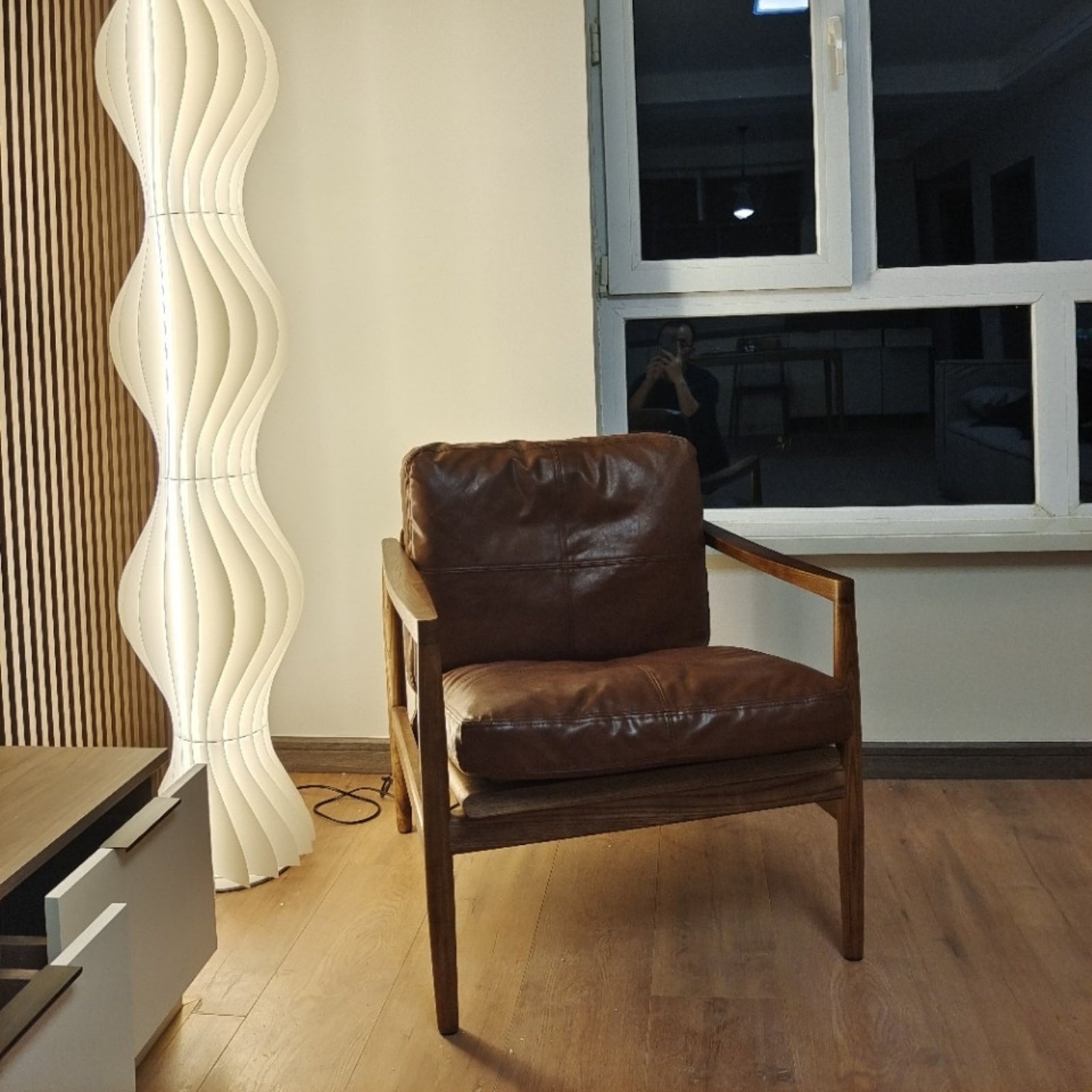 Furnipuzzle Scandinavian Lounge Chair - Dark Wood/Brown Vegan Leather