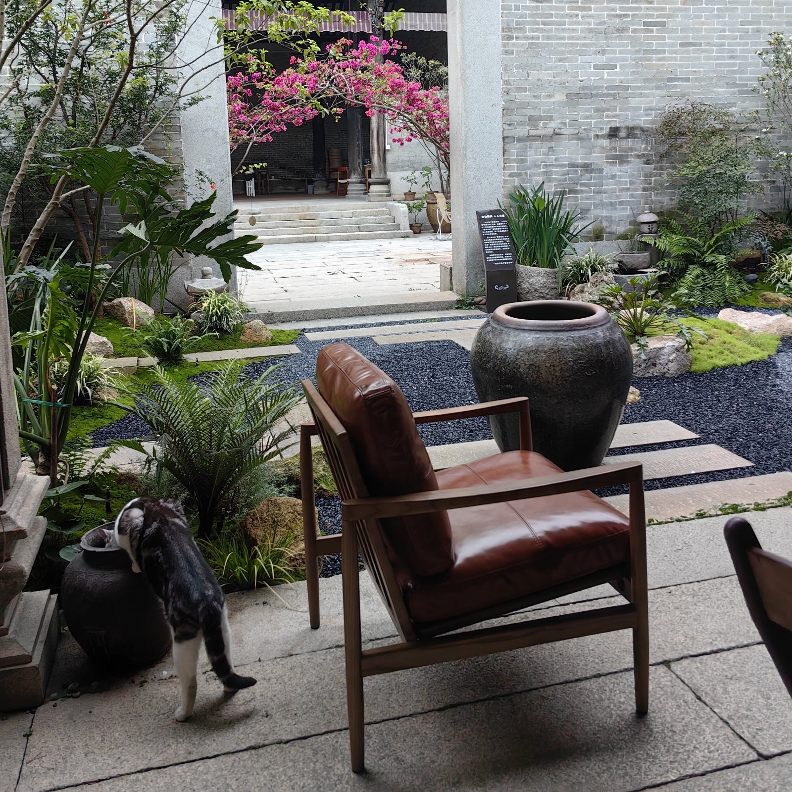 Furnipuzzle Scandinavian Lounge Chair - Dark Wood/Brown Vegan Leather