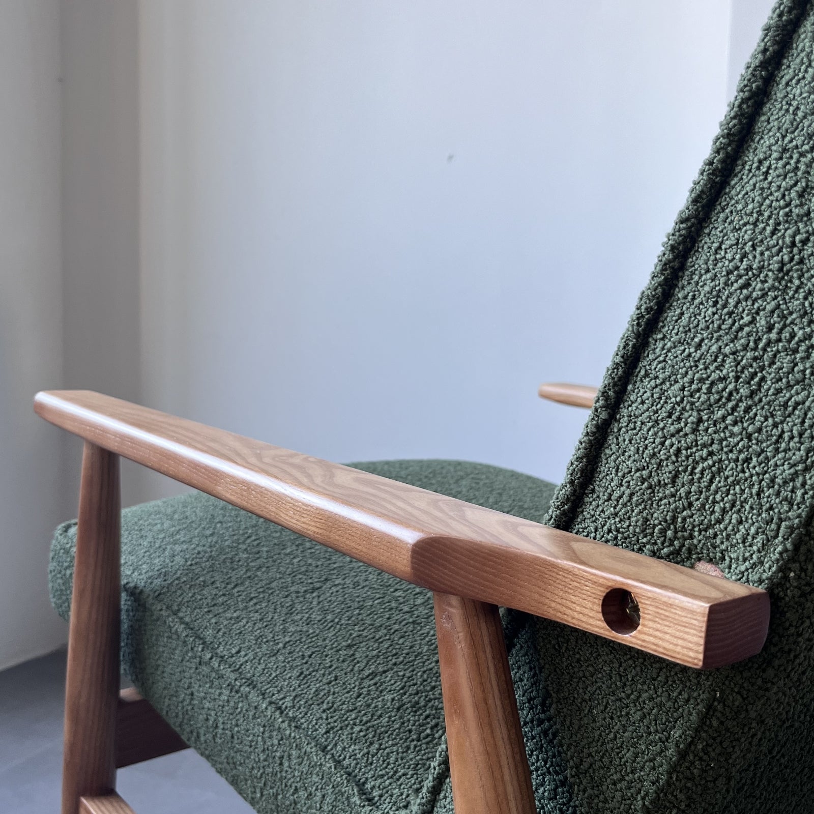 Furnipuzzle Scandinavian White Ash Fabric Chair - Minimalist Design for Living Room and Bedroom Use