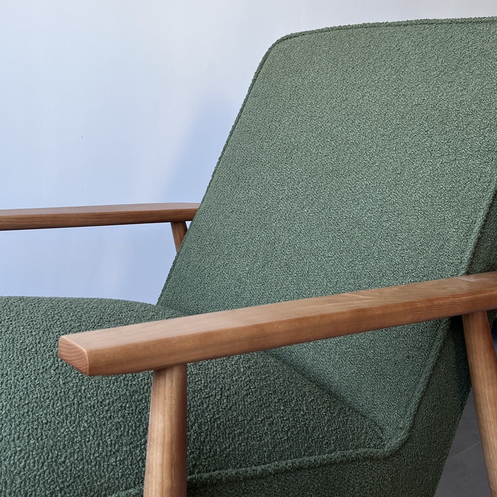 Furnipuzzle Scandinavian White Ash Fabric Chair - Minimalist Design for Living Room and Bedroom Use